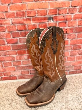 Ariat Crossfire Caliente Square Toe Cowboy Boot